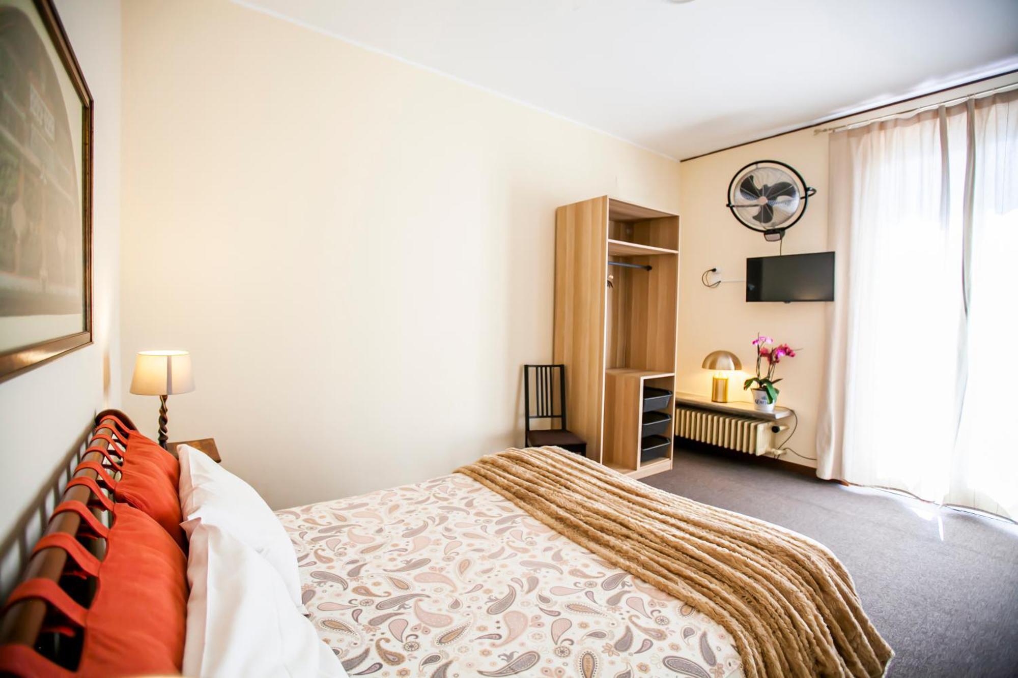 Hotel Darsena Di Riva Grande à Moltrasio Extérieur photo
